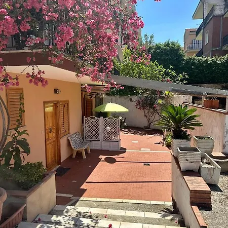 Elle Monolocale - 50 Mt Dalla Con Parcheggio Apartmán *